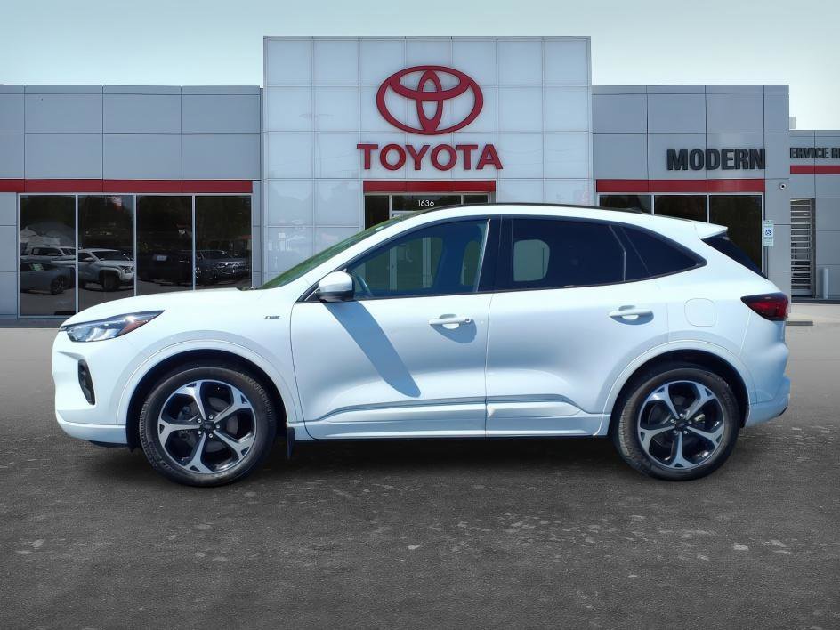 Used 2023 Oxford White Ford ST-Line Select image 2