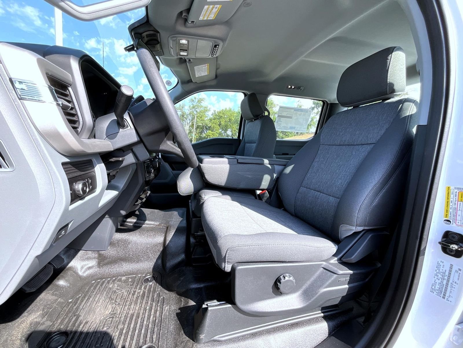 New 2026 Oxford White Ford XL image 11