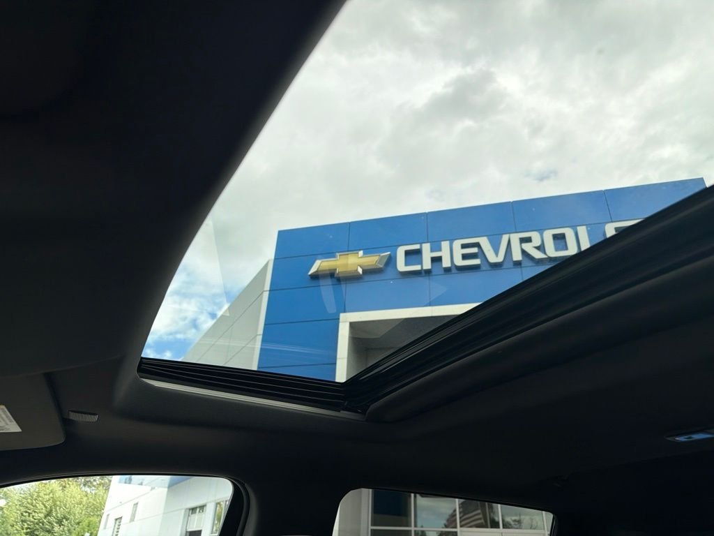 Used 2022 Black Chevrolet ZR2 image 15