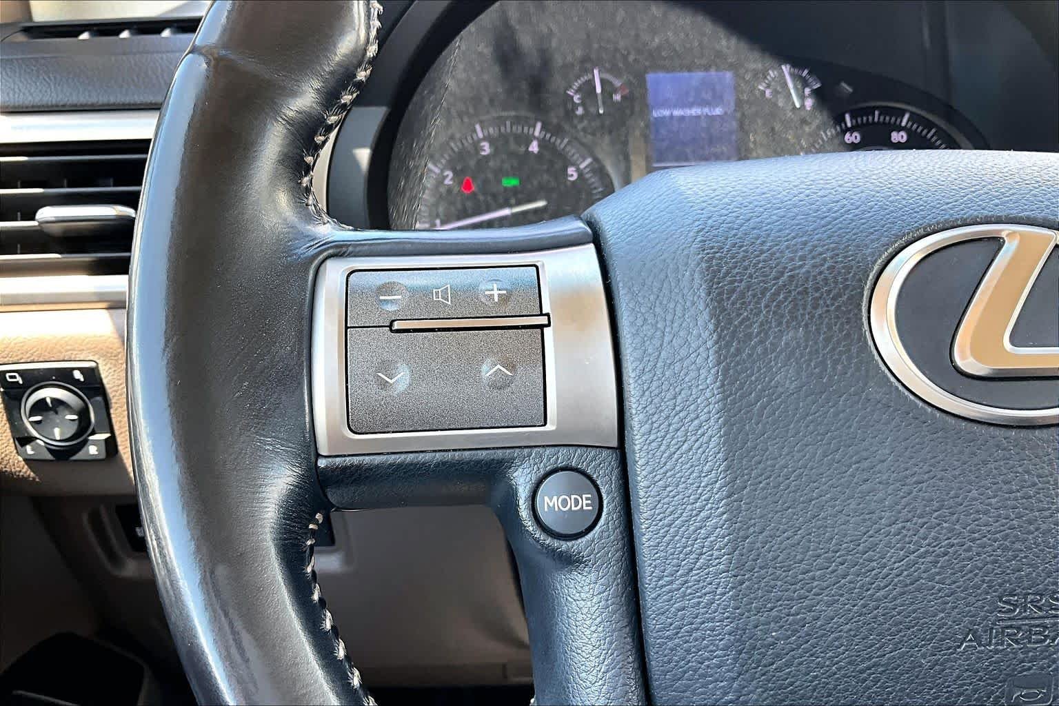Used 2016 Starfire Pearl Lexus  image 23