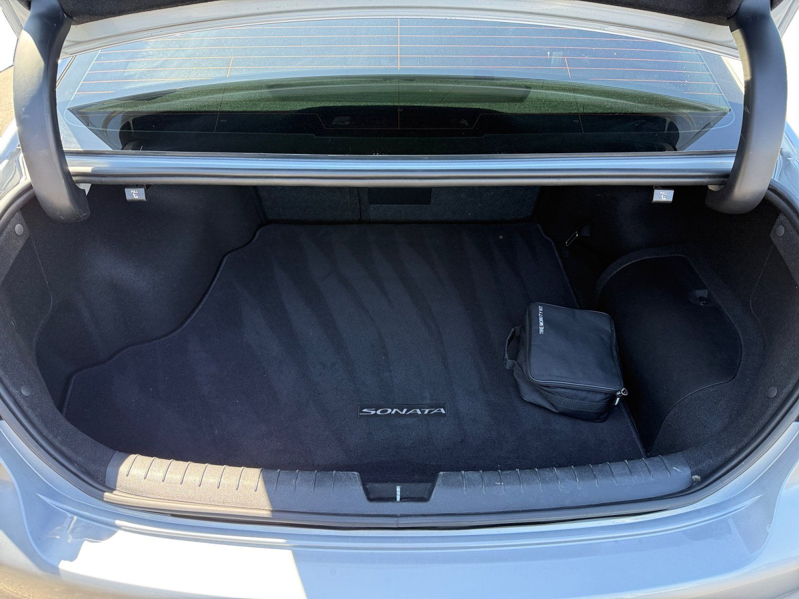 Used 2017 Silver Hyundai Limited image 17