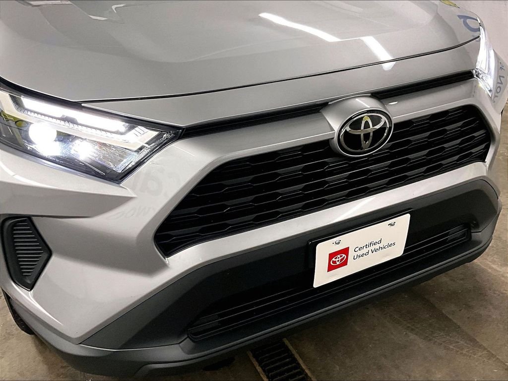 Certified Used 2025 Silver Toyota XLE image 29