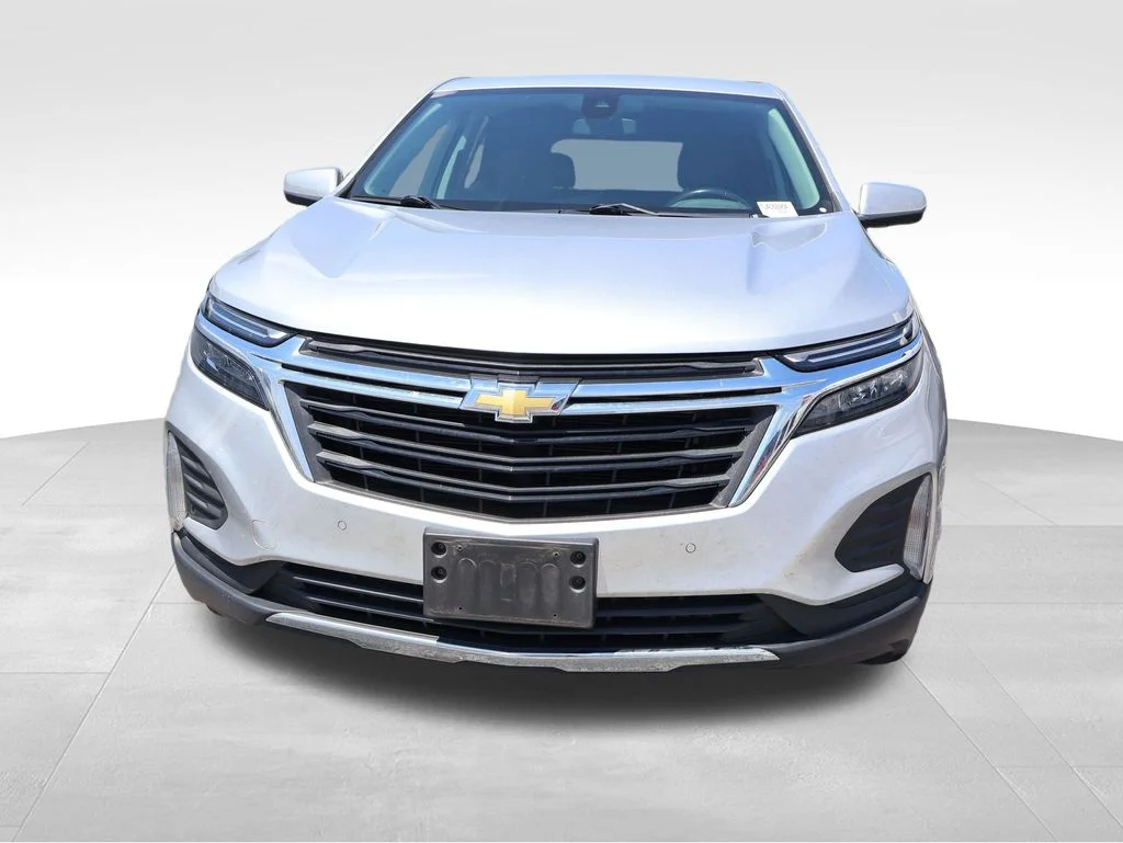 Used 2022 Silver Ice Metallic Chevrolet LT image 4