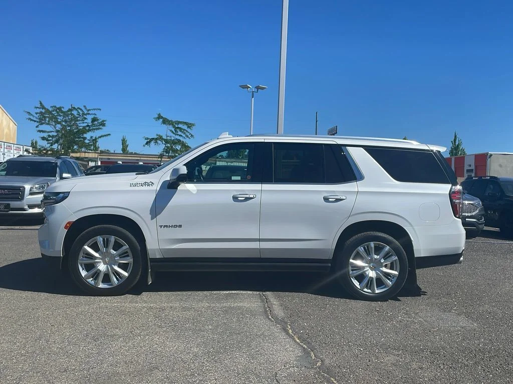 Used 2021 Iridescent Pearl Tricoat Chevrolet High Country image 4