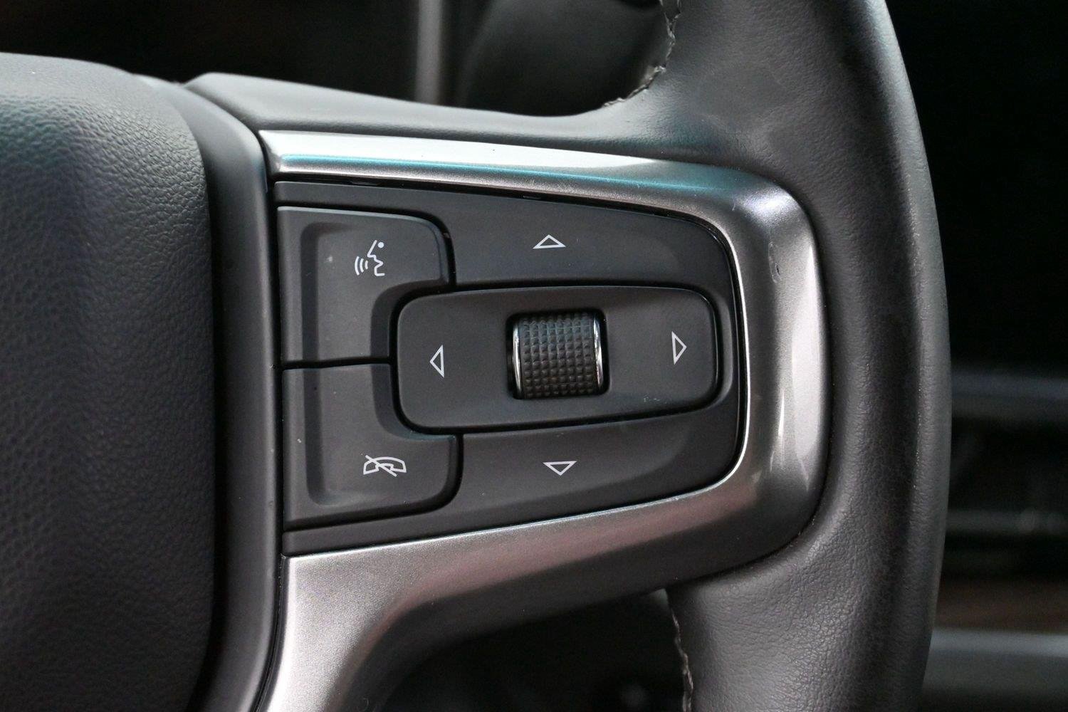 Used 2025 Summit White Chevrolet LT image 19