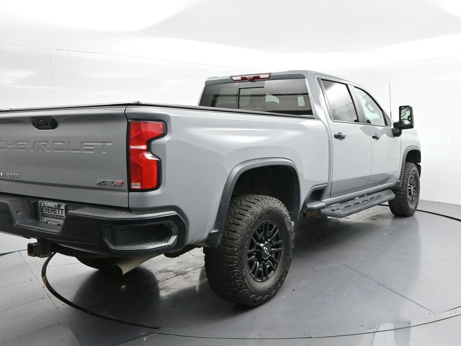 Used 2025 Slate Gray Metallic Chevrolet ZR2 image 3