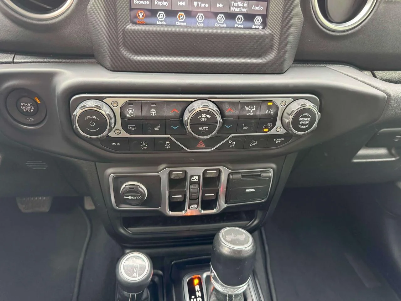 Used 2020 Bright White Clearcoat Jeep Sahara 4x4 image 33