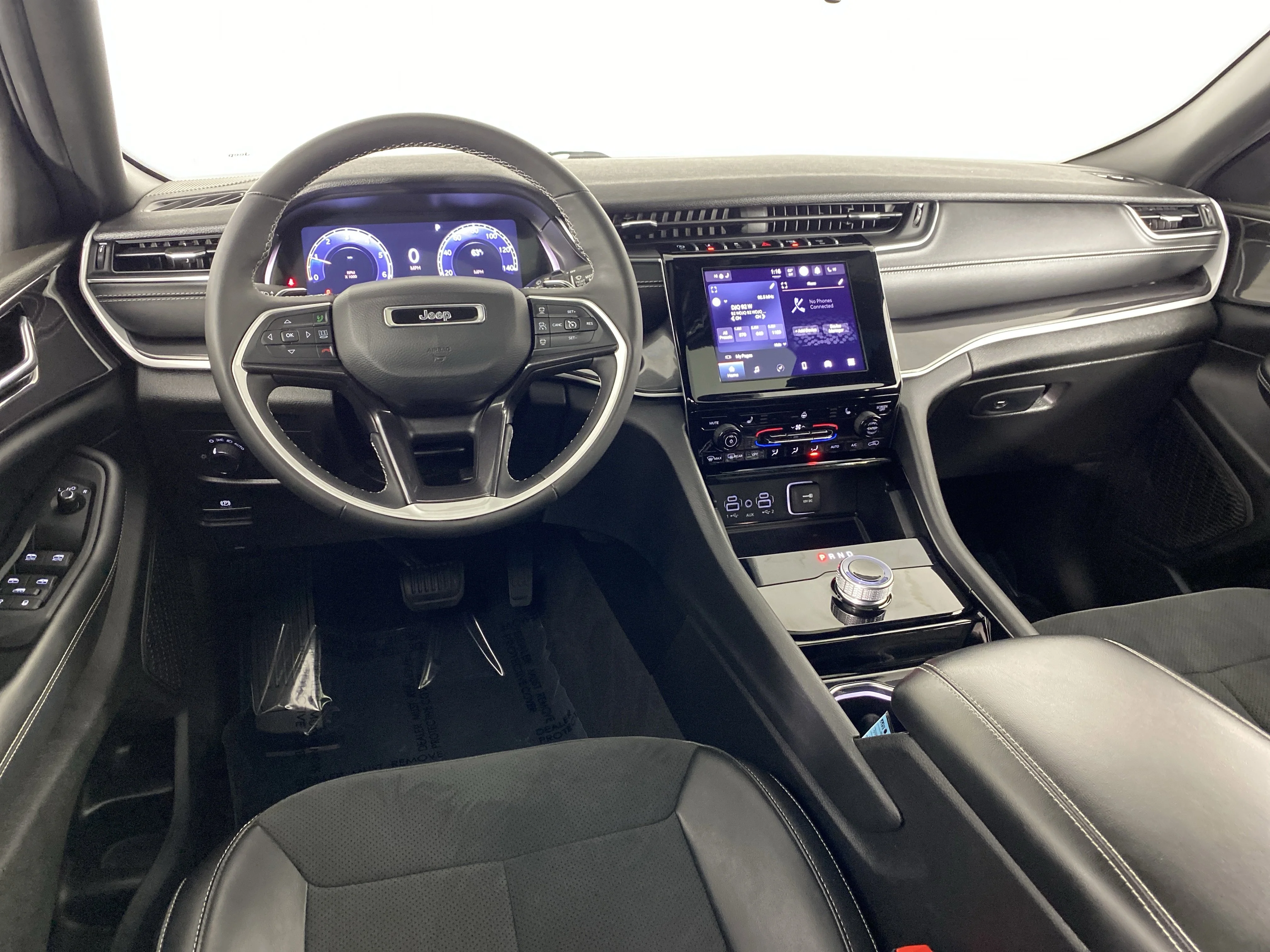 Used 2023 Diamond Black Crystal Pearlcoat Jeep Altitude image 19
