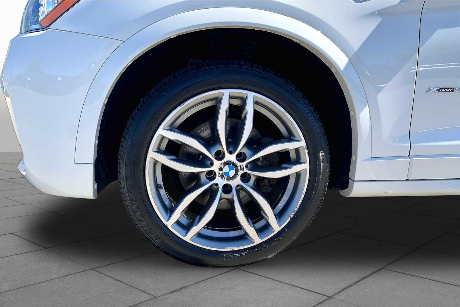 Used 2017 Alpine White BMW xDrive28i image 11