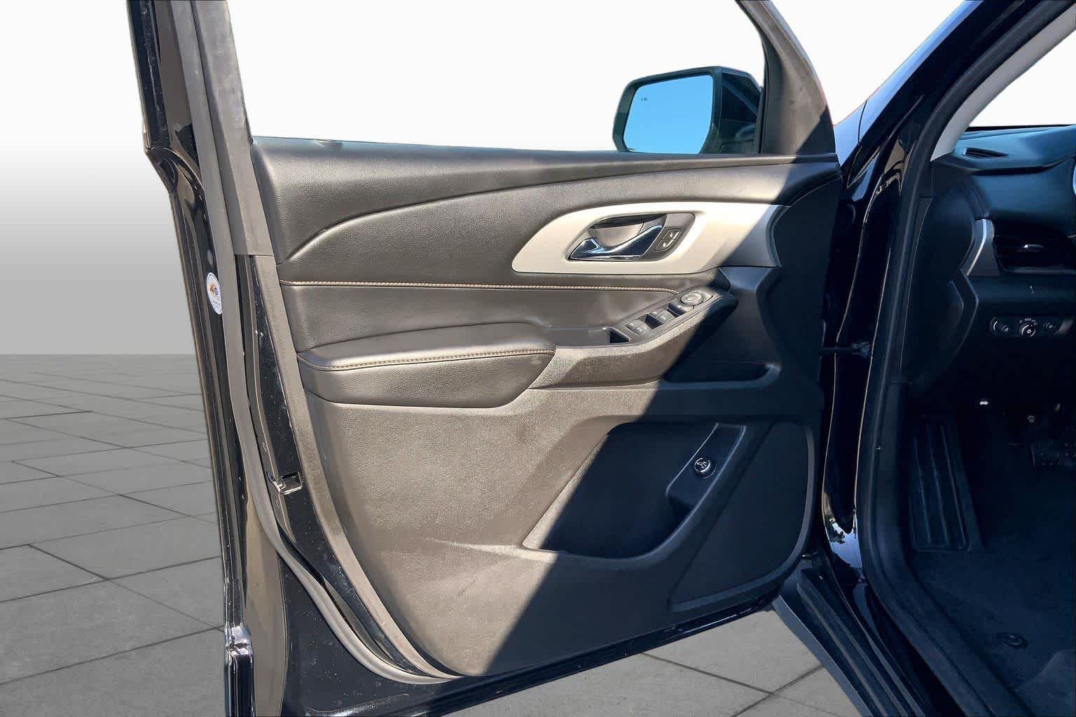Used 2021 Mosaic Black Metallic Chevrolet LT Cloth image 21