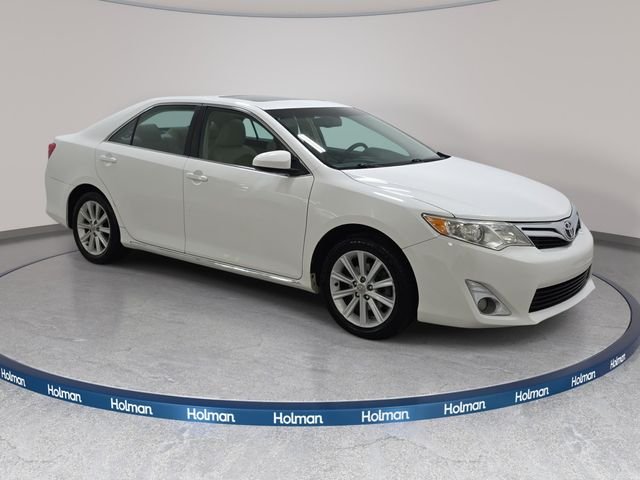 Used 2012 White Toyota XLE image 4