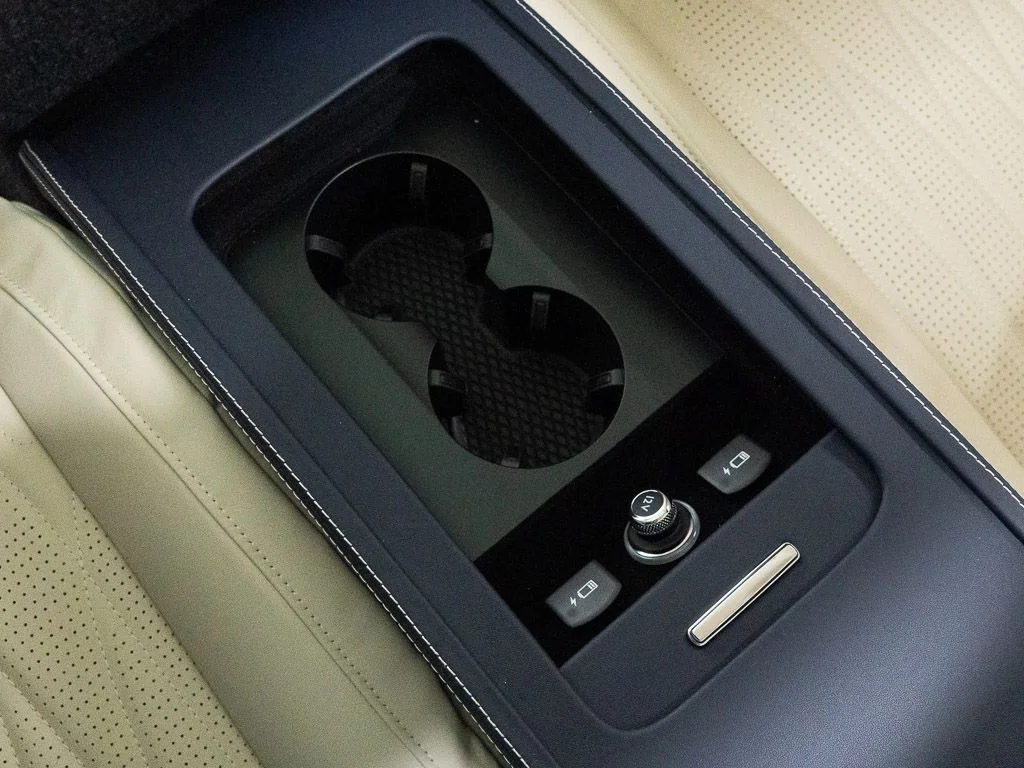 New 2026 Sequin Blue - by Mulliner Bentley Azure image 23