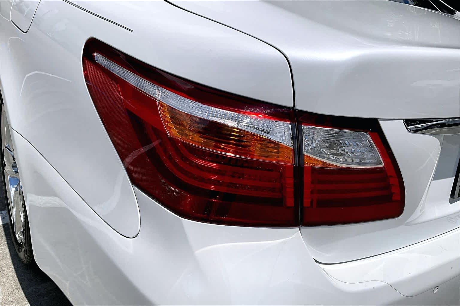 Used 2012 Starfire Pearl Lexus  image 26
