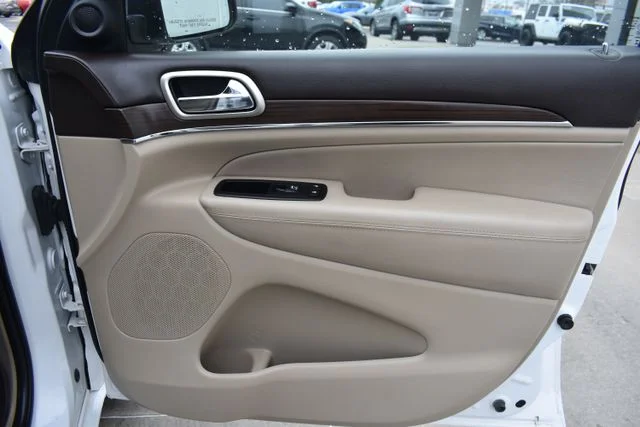 Used 2016 White Jeep Overland image 21