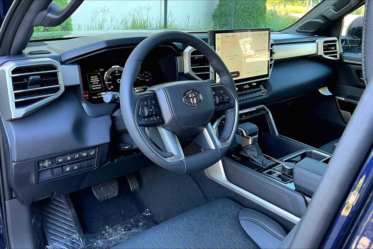 2025 Toyota Tundra Limited - Photo 8