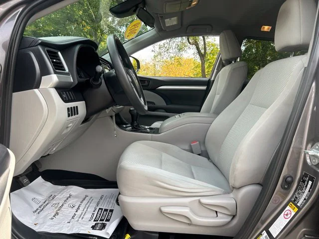 Used 2019 Gray Toyota LE image 17