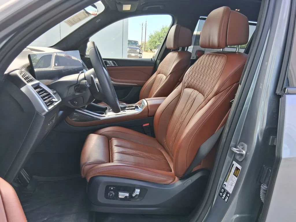Used 2025 Gray BMW M60i image 22