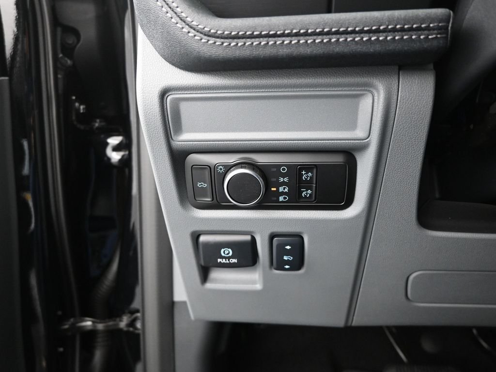 2025 Ford F-150 Lightning Flash - Photo 12