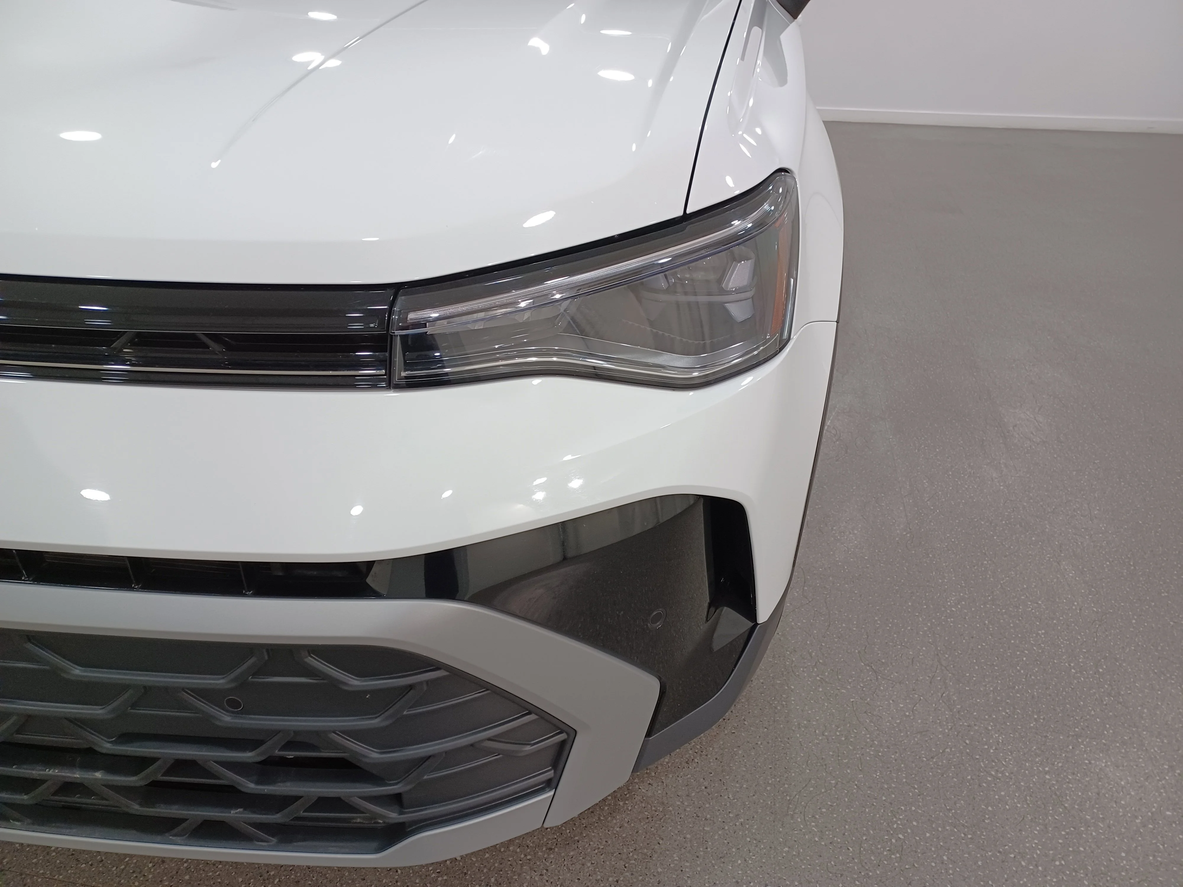 Certified Used 2025 Pure White Volkswagen Comfortline 4Motion*Adaptive Cruise | Remote Start | Htd Seats | Htd Wheel | Blind Spot Detection image 5