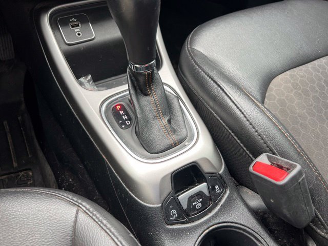 Used 2018 Billet Silver Metallic Clearcoat Jeep Latitude image 17