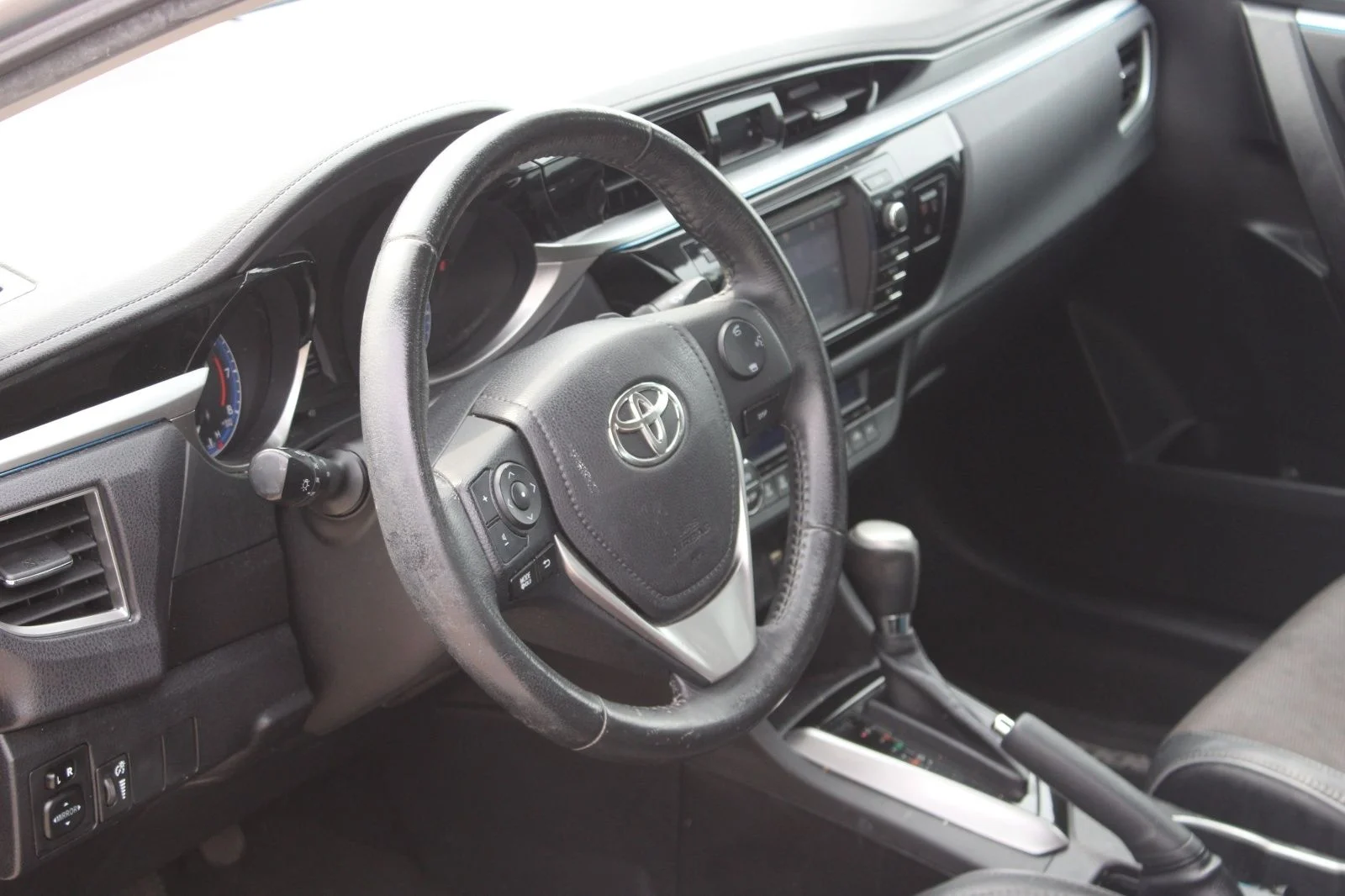 Used 2015 Silver Toyota S Plus image 3