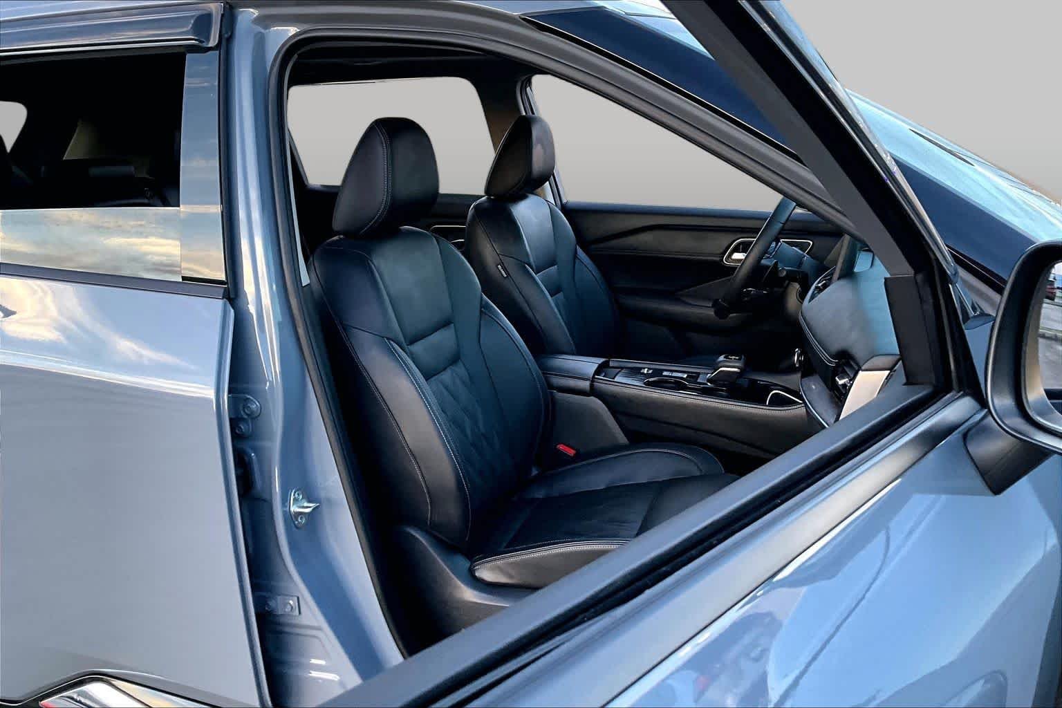 Used 2024 Boulder Gray Pearl Nissan Platinum image 9