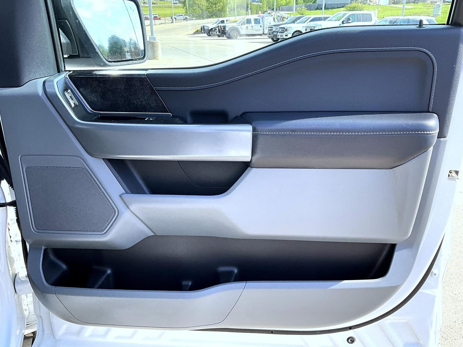 Used 2023 Oxford White Ford XLT image 17