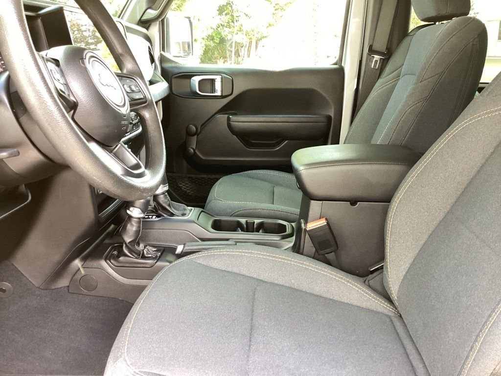 Used 2024 Silver Jeep Sport image 3