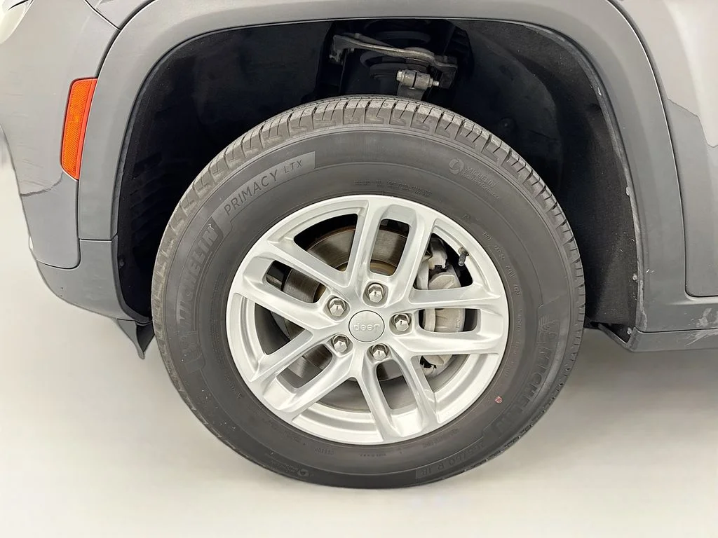 Used 2024 Gray Jeep Laredo X image 32