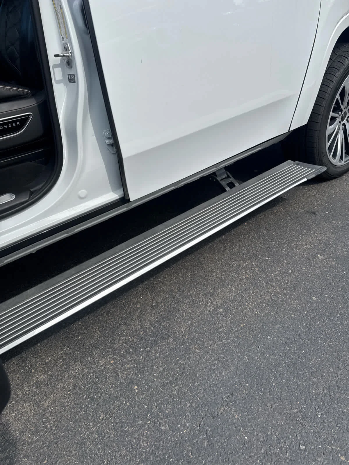 2024 Jeep Grand Wagoneer L Series III - Photo 11
