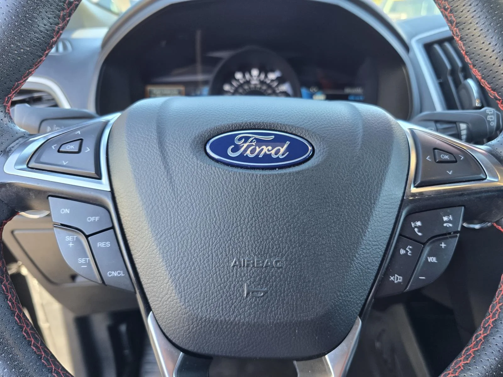 Used 2024 Gray Ford ST-Line image 13