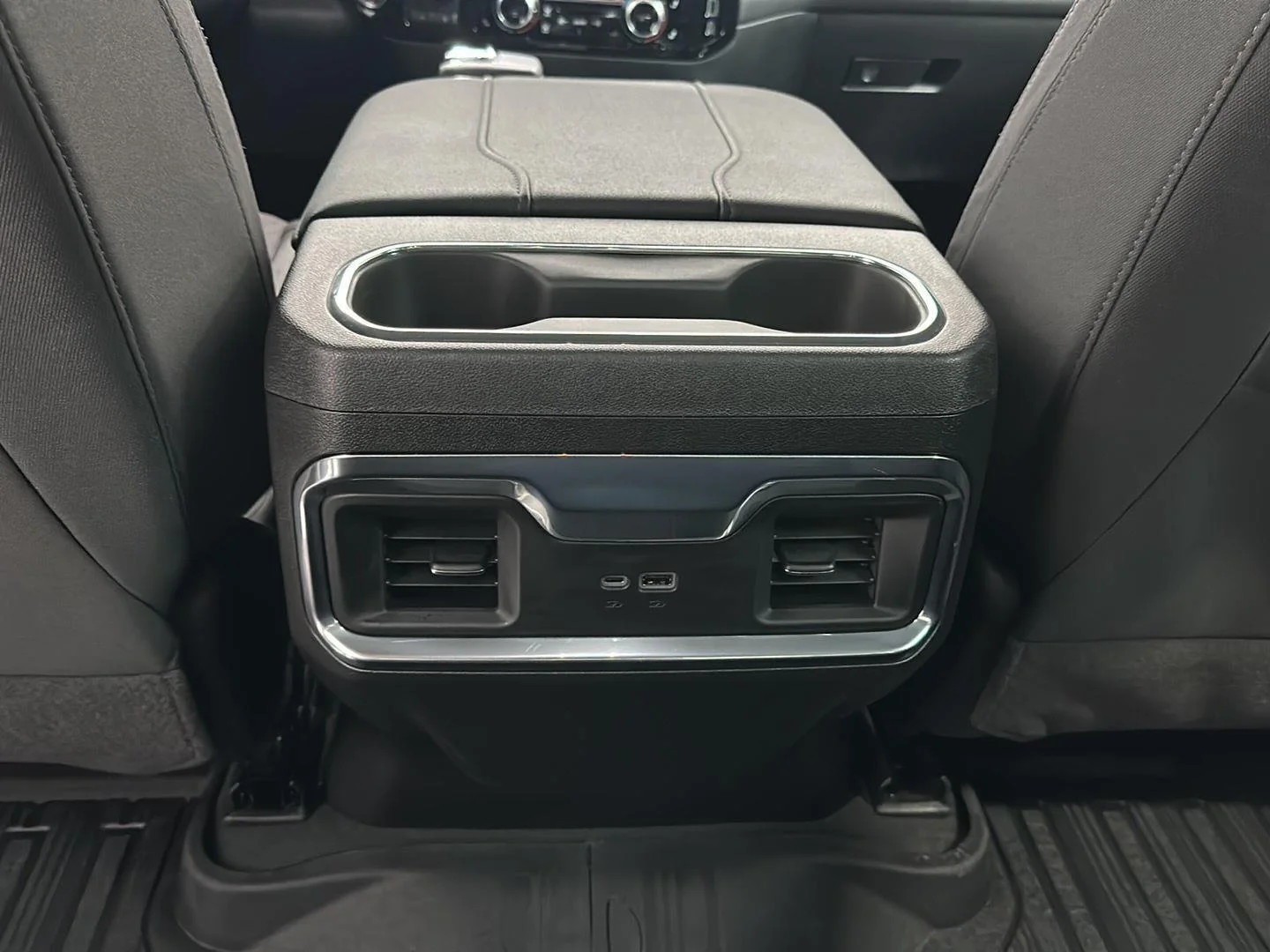 Used 2025 Summit White GMC Elevation image 20