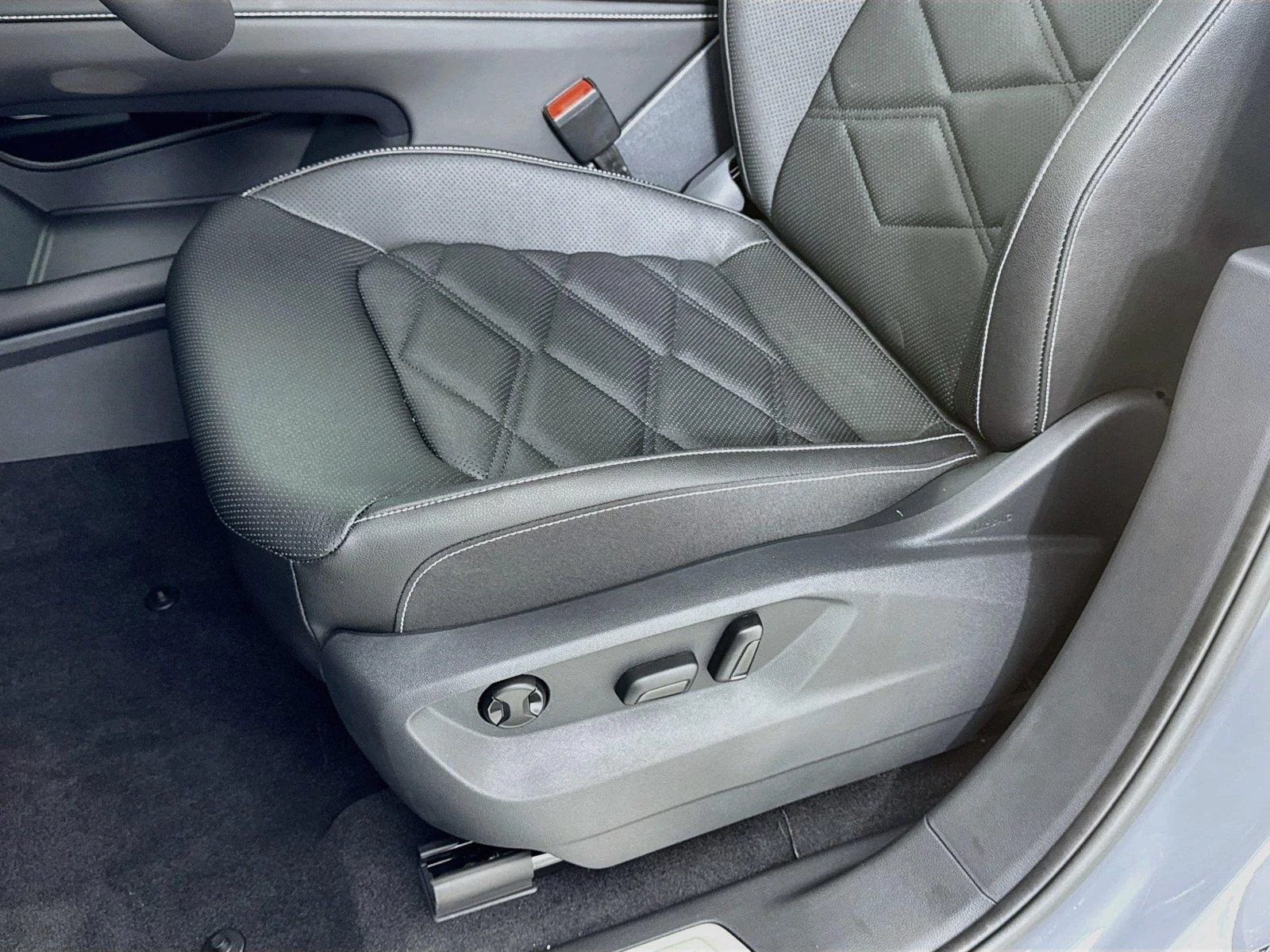 New 2026 Pure Gray Volkswagen 2.0T SE w/Technology image 18