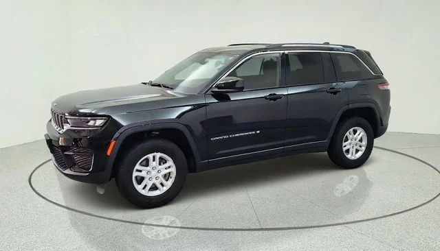 Used 2023 Black Jeep Laredo image 20
