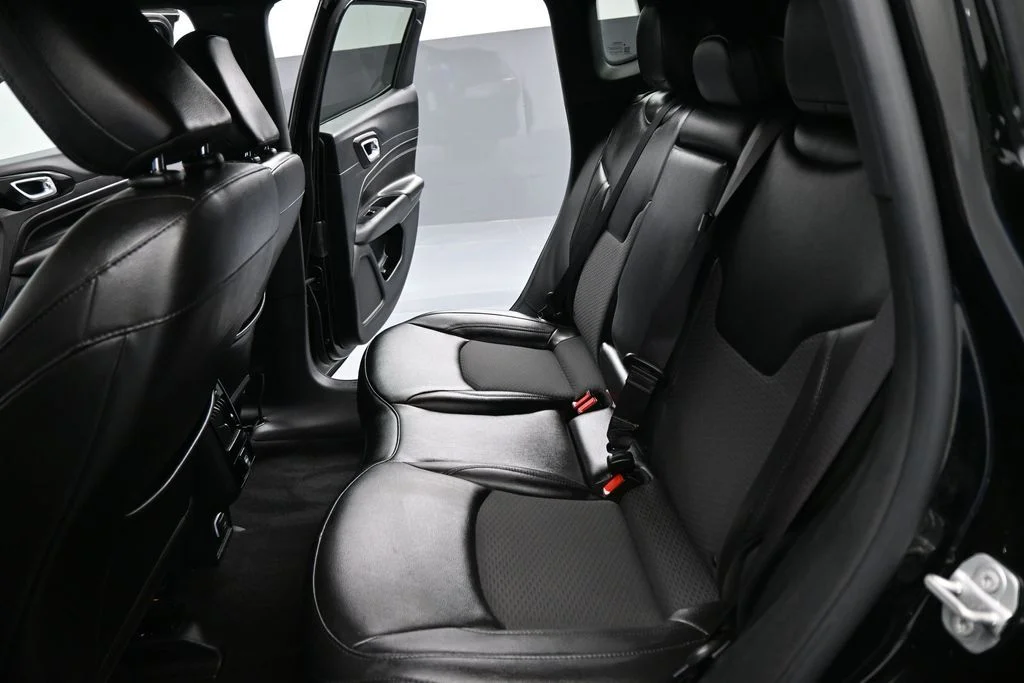Used 2022 Black Jeep Altitude image 16