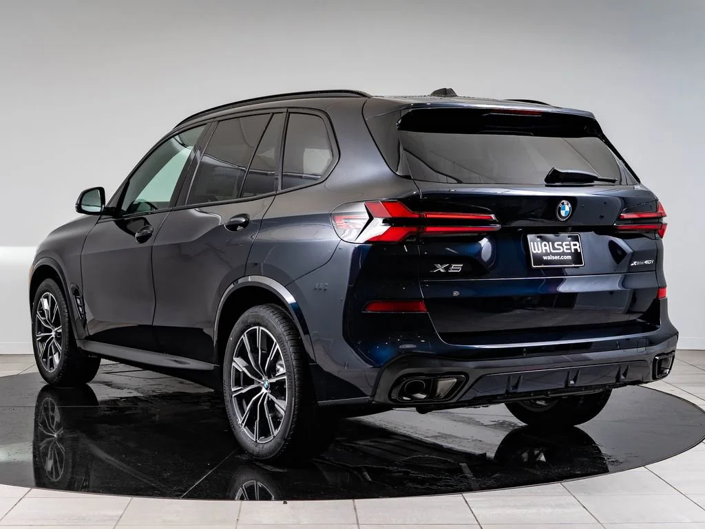 New 2026 Carbon Black Metallic BMW xDrive40i image 6