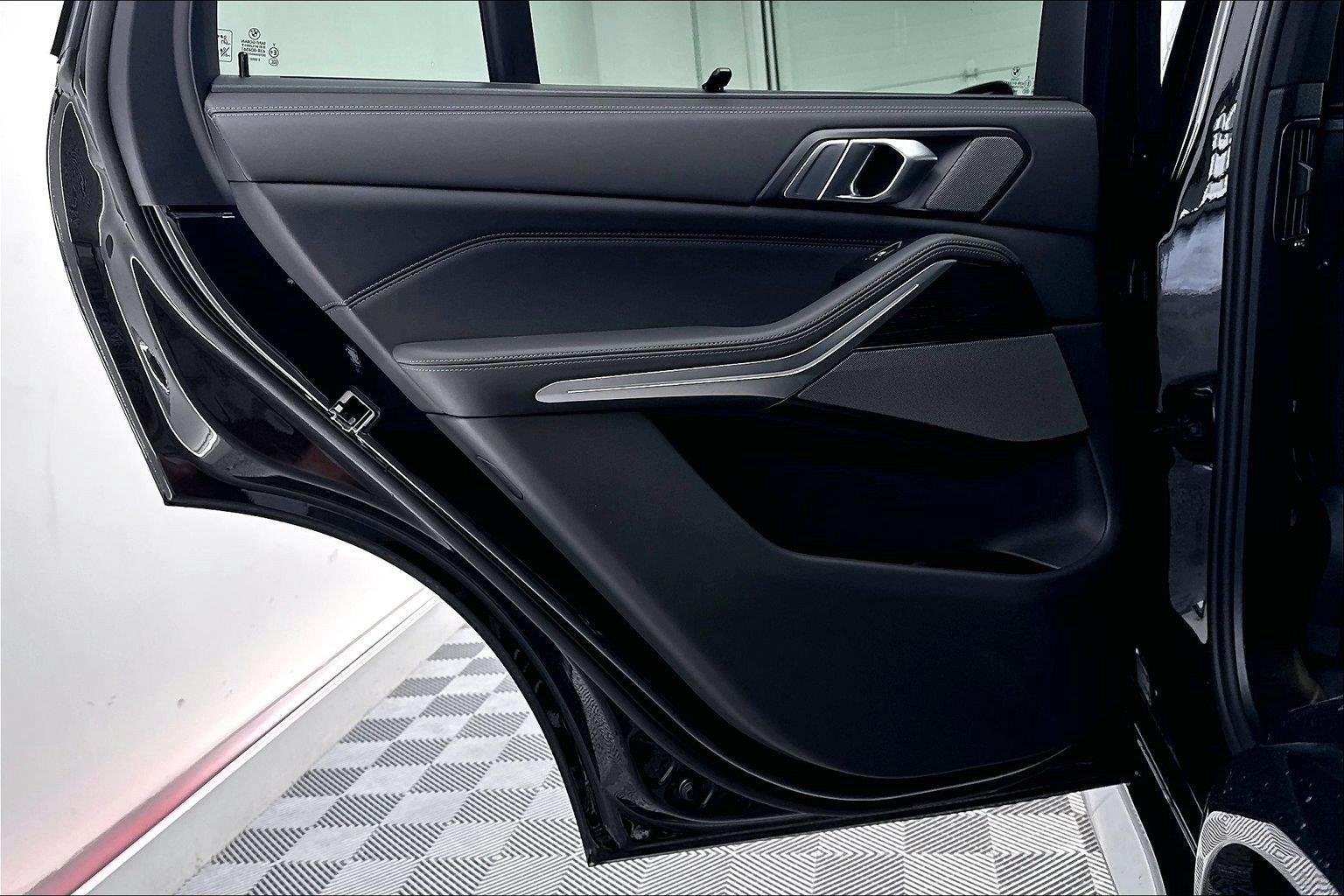 New 2026 Black Sapphire Metallic BMW xDrive50e image 30