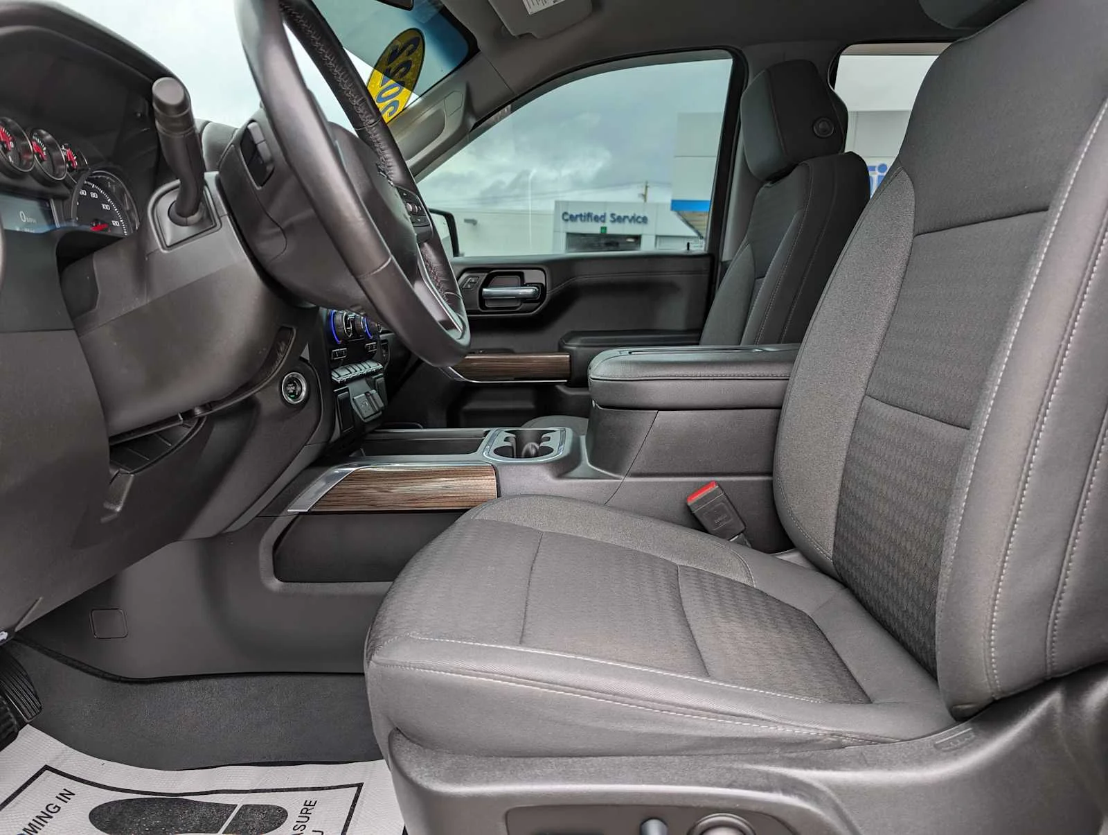 Used 2022 Silver Ice Metallic Chevrolet LT Trail Boss image 4