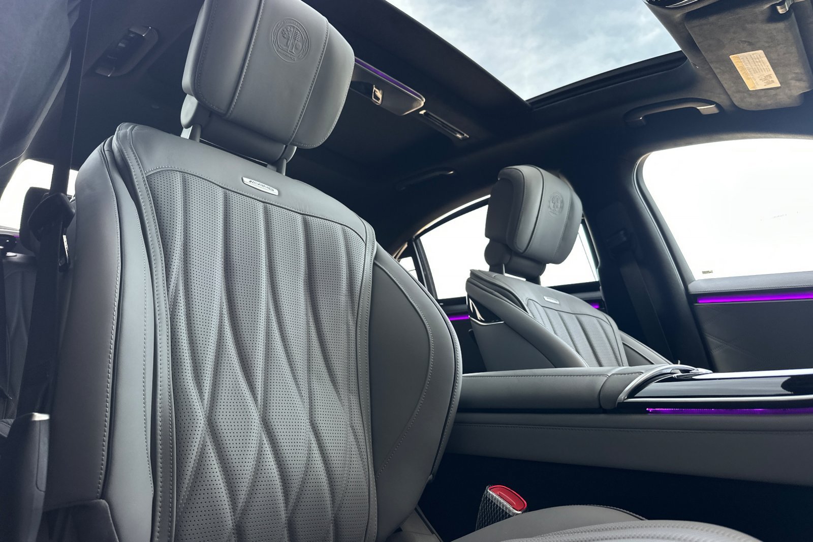 New 2026 MANUFAKTUR Moonlight White Metallic Mercedes-Benz S 63 E AMG® image 32
