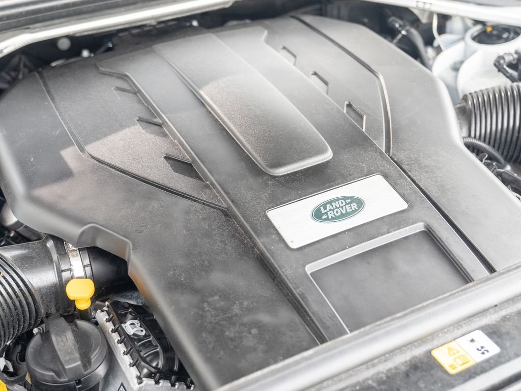 Used 2023 White Land Rover SE image 37