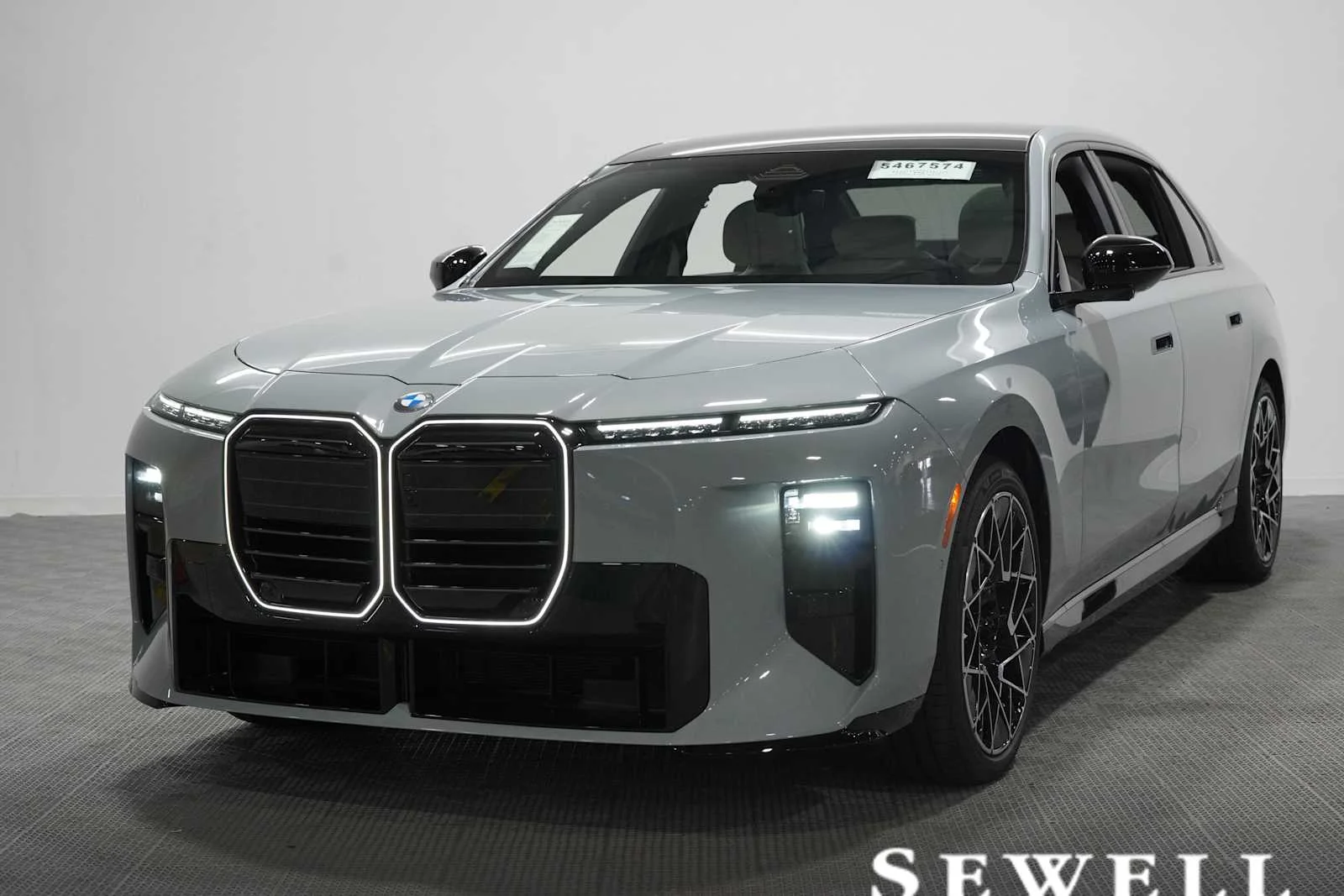 2027 BMW 740i 740i