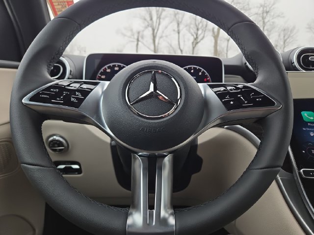 New 2026 Polar White Mercedes-Benz GLC300 image 17