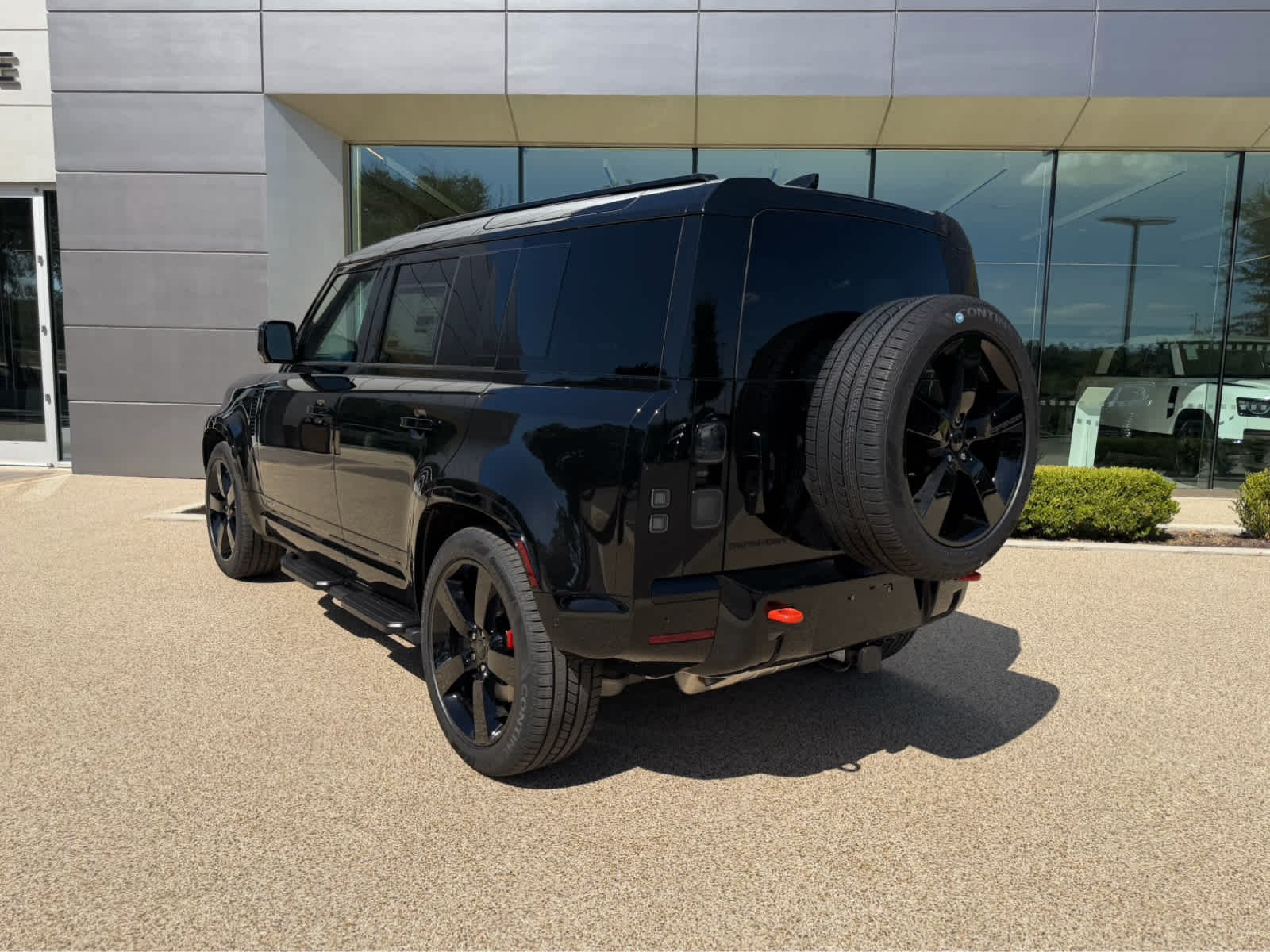 New 2026 Santorini Black Land Rover X image 7