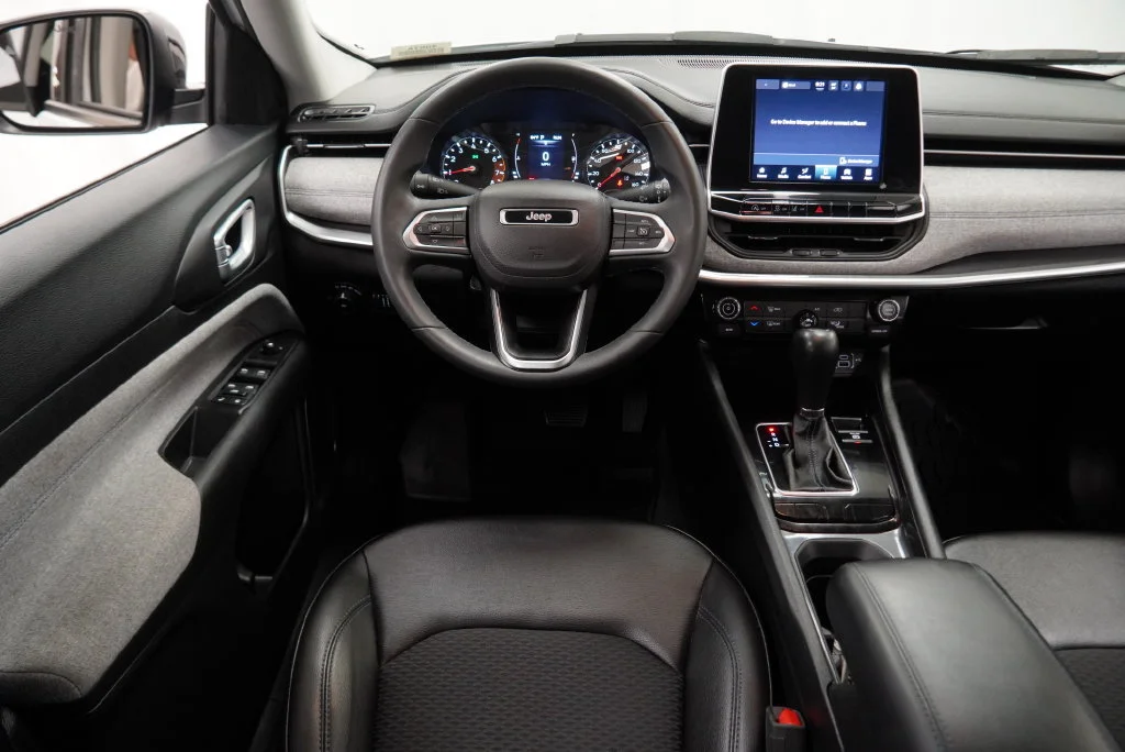 Used 2022 Bright White Clea Jeep Latitude image 20