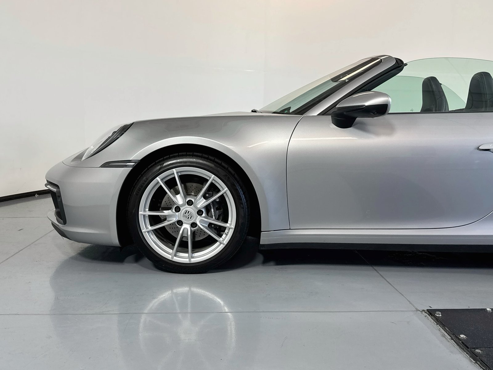 Used 2020 Gt Silver Metallic Porsche Carrera image 27