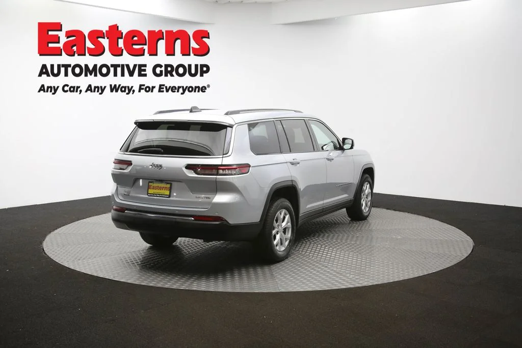 Used 2023 Silver Jeep Limited image 41