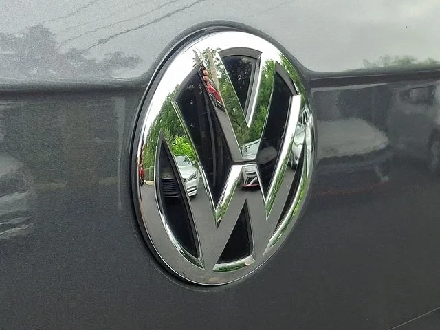 Used 2021 Gray Volkswagen 2.0T S image 31
