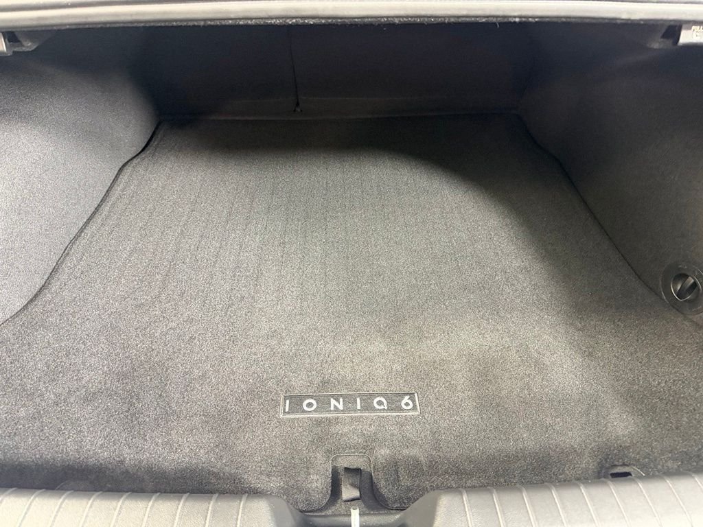 Used 2025 White Hyundai SEL image 35