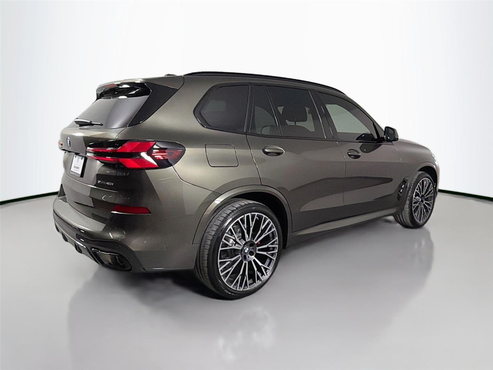 New 2026 Manhattan Green Metallic BMW xDrive40i image 5
