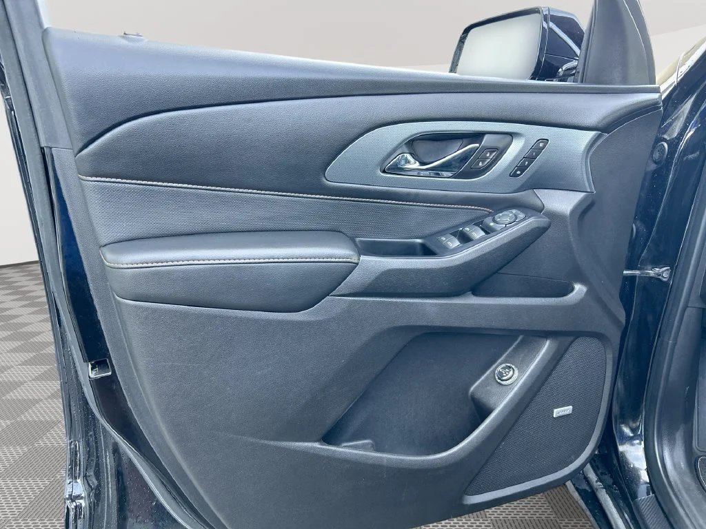 Used 2019 MOSAIC BLACK METALLIC Chevrolet Premier image 25